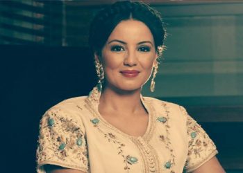 سناء عكرود لمتابعيها: “فلننحرف قليلا.. الانحراف جميل”