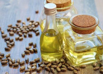 طرق استخدام زيت الخروع لتكثيف الرموش