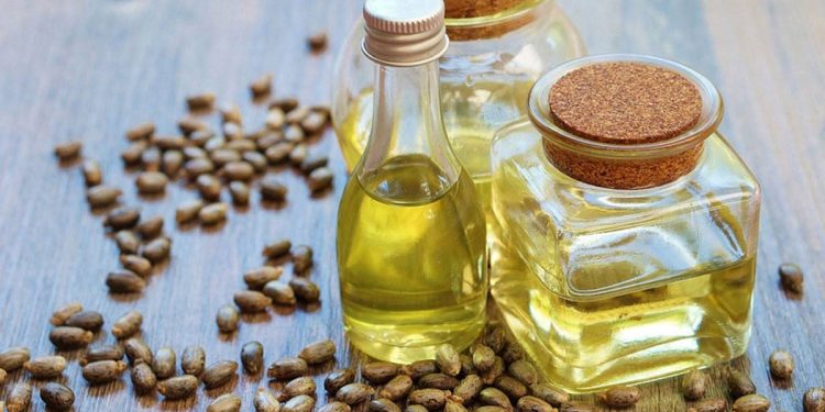طرق استخدام زيت الخروع لتكثيف الرموش