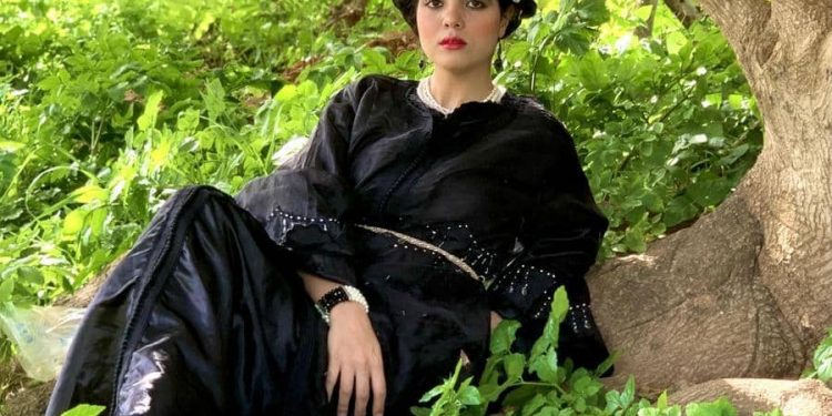 هاجر لبهيوي فنانة مغربية اختارت طريق “خربوشة ” الذي اوصلها الى النجاح