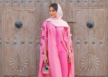 موديلات لعبايات راقية باللون الزهري لسنة 2021