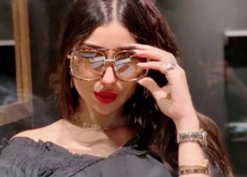 دنيا بطمة تتباهى بفحامة ساعة يدها وهذا سعرها