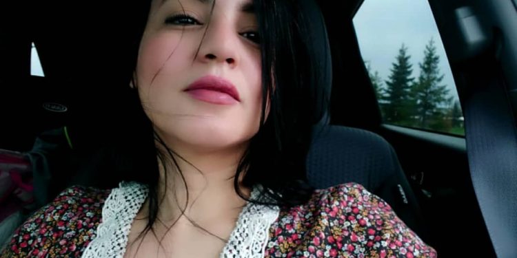 عكرود متضامنة مع الأساتذة: “ان أردتم أن تصيبوا شعبا في مقتل اهينوا مثله الأعلى”