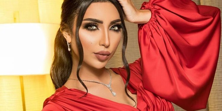 دنيا بطمة تثير الجدل بسبب إطلالتها الأخيرة