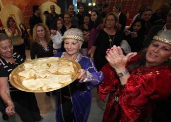 يهود مغاربة في اسرائيل  يحتفلون  ب “ميمونة “