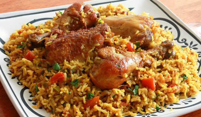 وصفات رمضان..أسرع طريقة لتحضير الأرز والدجاج بالخضار
