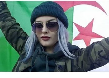 رجاءمزيان الفنانةالجزائرية الهاربة من النظام والتي تغنى اغانيها في الحراك