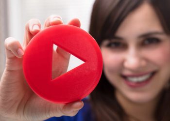 صانعات المحتوى على مواقع التواصل.. مؤثرات أم ثائرات؟