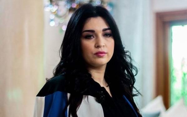 فرح الفاسي لجمهورها “بلا ماتكرهوني أنا مزاوكة”..