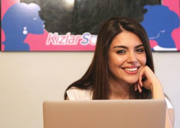 بطلة مسلسل سامحيني تعلن عن حملها الأول