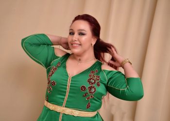 فاطمة الزهراء التراكس تنعت منتقديها بالكلاب (صورة)