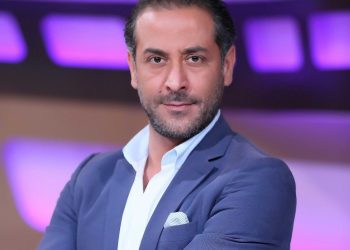 الممثل السوري عبد المنعم عمايري في ورطة بعد انتشار صورة له وهو  شبه عاري (صورة)