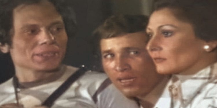عرض مسرحية “مدرسة المشاغبين ” بالألوان