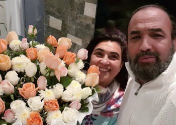 رشيد الوالي يشارك متابعيه خبر عودة زوجته للدراسة