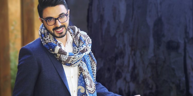 سخرية عارمة من أحمد شوقي بسبب علم فلسطين
