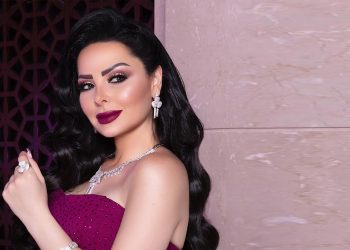 ديانا كرزون تُحرج الإسرائيلي “أفيخاي أدرعي” بعد متابعته لها (صورة)