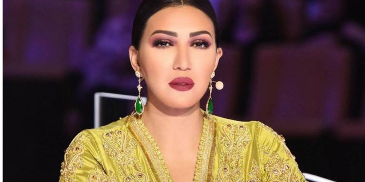 أسماء لمنور تقطر الشمع على الرئيس الجزائري “تبون” (صور)