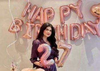 سلمى رشيد تحتفي بعيد ميلادها الـ27 وسط عائلتها