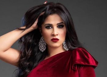ابنة طليق ياسمين عبد العزيز تهاجمها: “انت اللي خطفت بابانا.. وكانت أمي على ذمته”