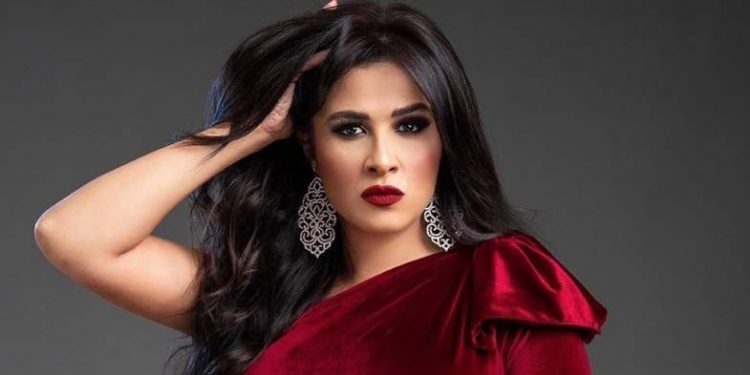 ابنة طليق ياسمين عبد العزيز تهاجمها: “انت اللي خطفت بابانا.. وكانت أمي على ذمته”