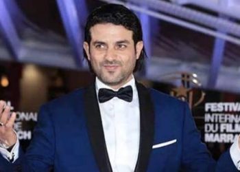 هشام بهلول يتلقى الجرعة الأولى من اللقاح
