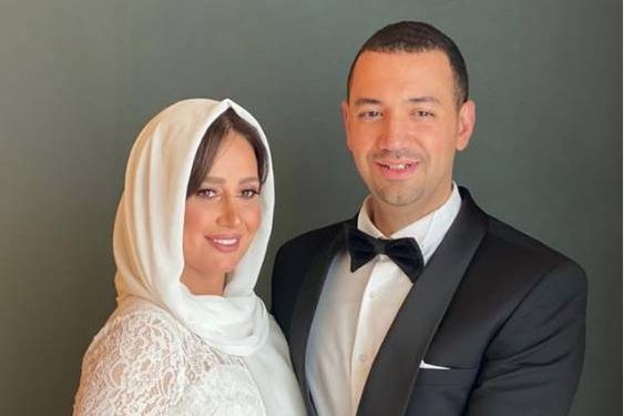 زواج حلا شيحة من الداعية الإسلامي معز مسعود يدفعها لارتداء الحجاب مجددا