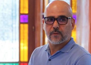 رضوان الرمضاني يهاجم مؤثرين وثقا لحظات دفن طفلتهما من أجل “الربح”