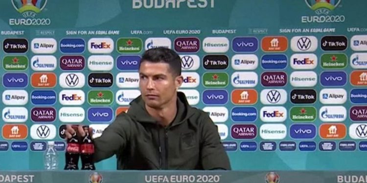تصرف كرسيتيانو يكبد  شركة “كوكاكولا” ملايير الدولارات