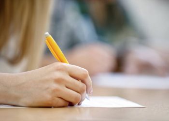 تلميذة تحصل على معدل 20/20 ونشطاء يتفاعلون