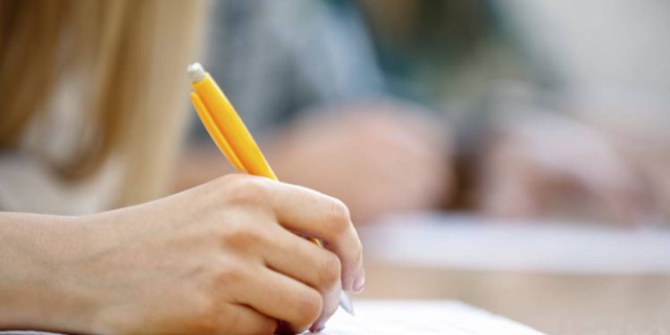 تلميذة تحصل على معدل 20/20 ونشطاء يتفاعلون