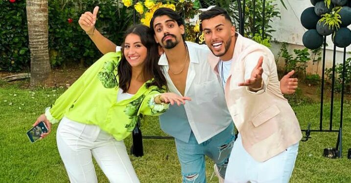 رضا الوهابي يستغل حفل عيد ميلاد صديقه ويحتفل ب “4 مليون ” متابع على الأنستغرام