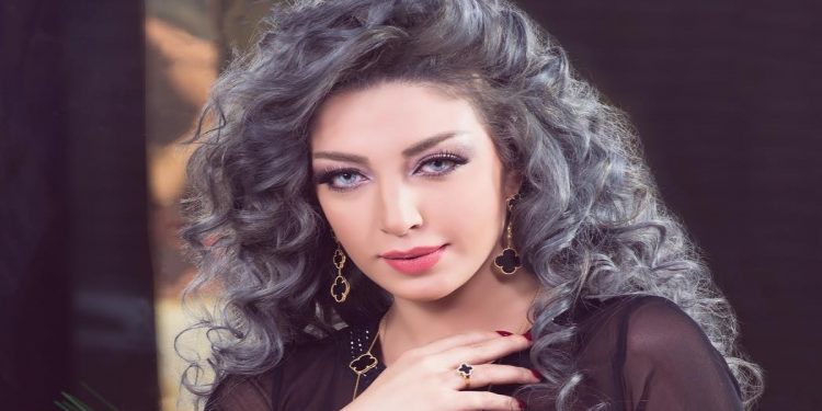 رجوى الساهلي لأمها: “نتي لي ناقصة فحياتي وعيدي بلا بيك باسل”