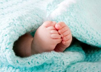 فنان عربي يرزق بأول مولود له..ويعلق بهذه الطريقة المؤثرة