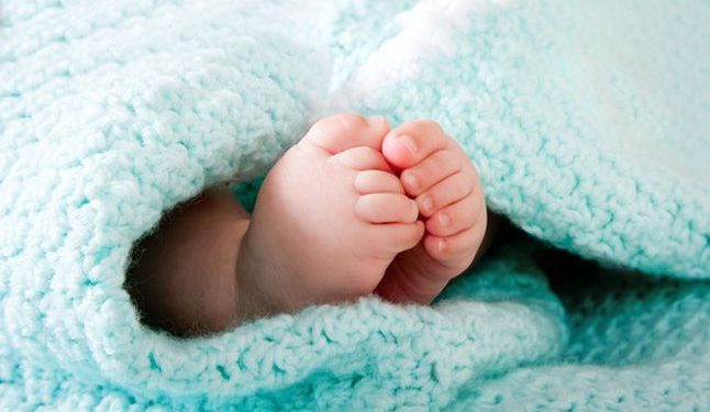 فنان عربي يرزق بأول مولود له..ويعلق بهذه الطريقة المؤثرة
