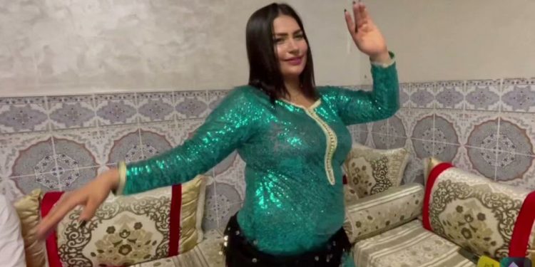 البوليس يعتقل الراقصة هيام بعد تهديدها لابنتها بالقتل وتعريضها للاغتصاب