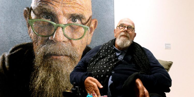 وفاة الرسام والمصور الأميركي تشاك كلوز