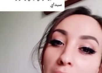 بالفيديو٠٠مواطنة جزائرية تفجرها: “كون كان عندي ملك بحال ديال المغرب نبوس ليه راسو ويديه”