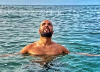 الدوزي من جديد ينشر صورا عارية٠٠فهل هو يتحدى منتقذيه ؟ (صور)