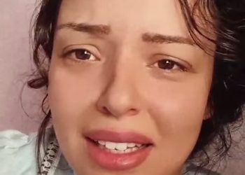 بالدموع٠٠مؤثرة مغربية تستنجد لإنقاذ جدتها بعد تدهور حالتها بسبب كورونا (صورة)