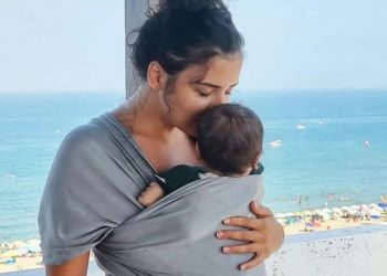 مدونة مغربية تصاب بكورونا رفقة رضيعها في نفس اليوم: “عمري تشفيت فشي حد”