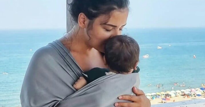 مدونة مغربية تصاب بكورونا رفقة رضيعها في نفس اليوم: “عمري تشفيت فشي حد”