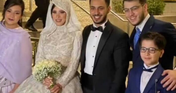 بالصور..نجم طيور الجنة يدخل القفص الذهبي