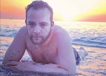 بسبب اخر ظهور لهم٠٠فنانون مغاربة يتعرضون للإنتقاذات وناصر أقباب في الواجهة “سخن عليكم لحال كاملين”