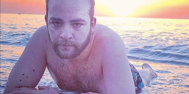 بسبب اخر ظهور لهم٠٠فنانون مغاربة يتعرضون للإنتقاذات وناصر أقباب في الواجهة “سخن عليكم لحال كاملين”