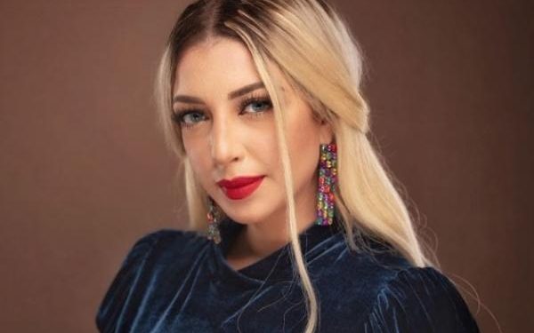 بالفيديو٠٠مدونة مغربية تحصل على 80 مليون في حسابها البنكي بالخطأ “وليت ملعقة”