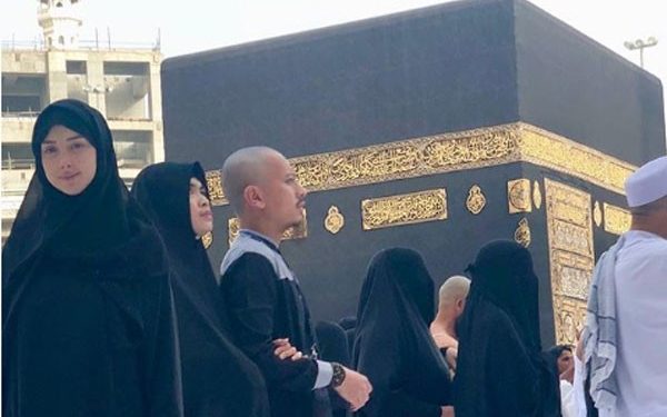 المغربية بسمة بوسيل تدعو من الله ان يخلصها من المنافقين