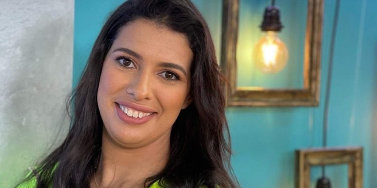 بطلة سلسلة الطوندونس توجه رسالة قاسية لهذه الفئة: “لي غيشد ربعالاف ريال فالإنتخابات بلا ميتشكا لينا وسط لعام٠٠شرا سكوتك”