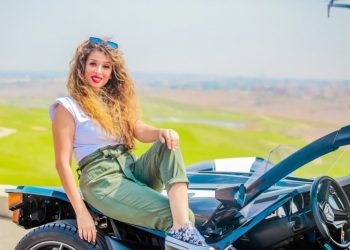 فنانة مغربية تعترف وتصدم متابعيها: ” كنت ديما كنمثل راسي فرحانة فوق الخشبة ولكن..”