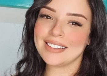 بعد وفاة جدتها٠٠مدونة مغربية تثير استغراب متابعيها: ” شفت وجه مامي فالقمر”