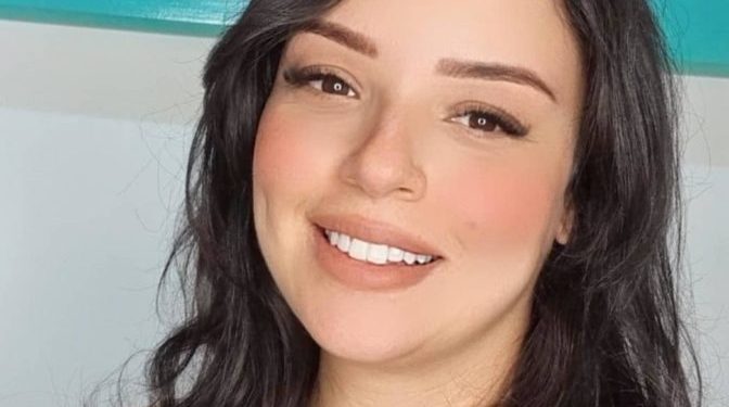 بعد وفاة جدتها٠٠مدونة مغربية تثير استغراب متابعيها: ” شفت وجه مامي فالقمر”